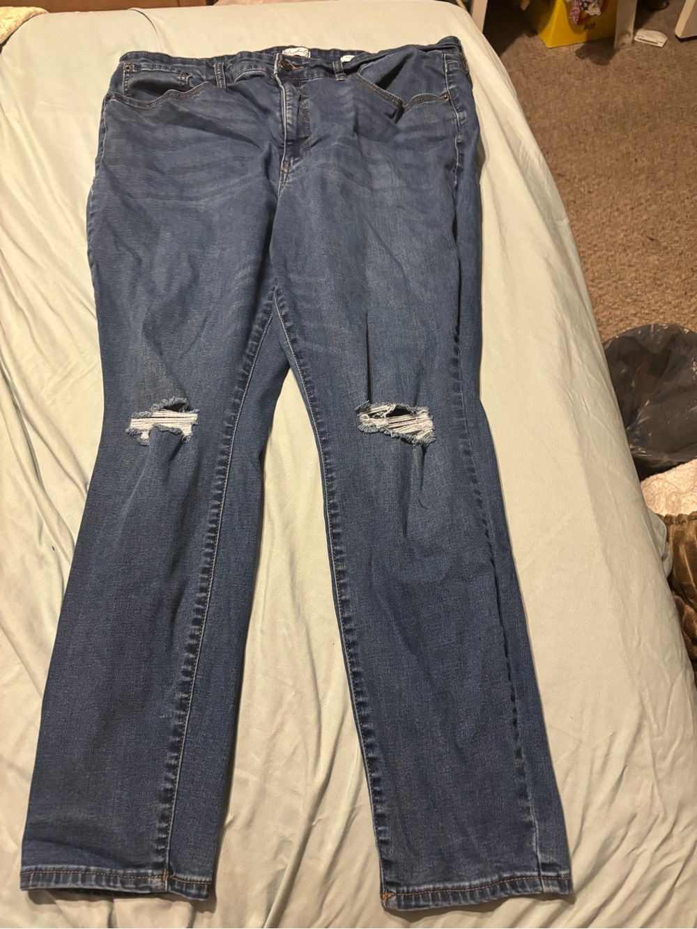 Wonderly Women’s Blue Distressed Straight-Leg Jeans 18